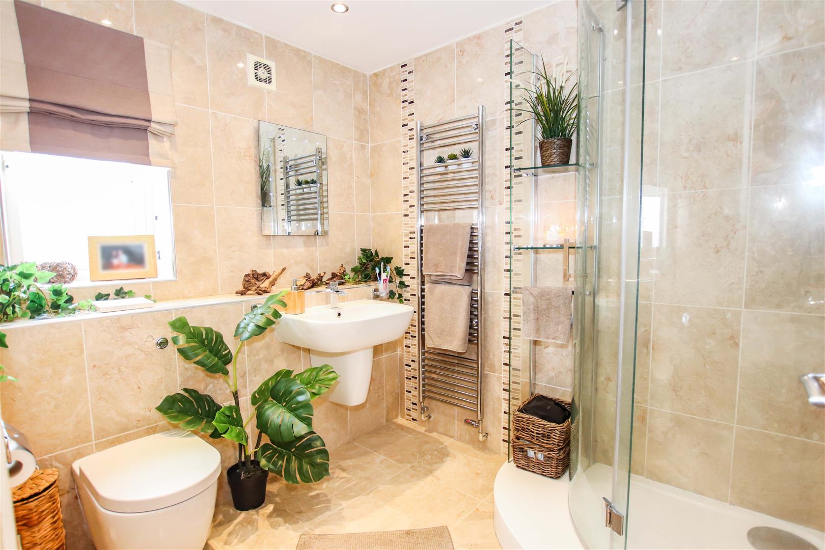 FULLY TILED LUXURY EN-SUITE SHOWER ROOM